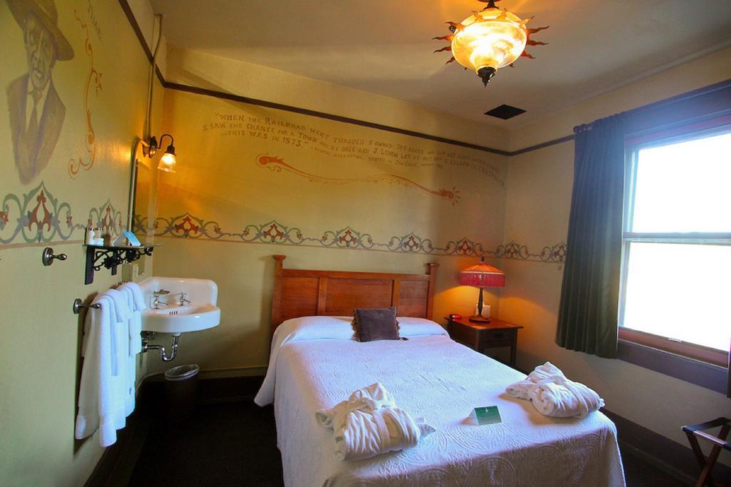 Mcmenamins Olympic Club Lodge *