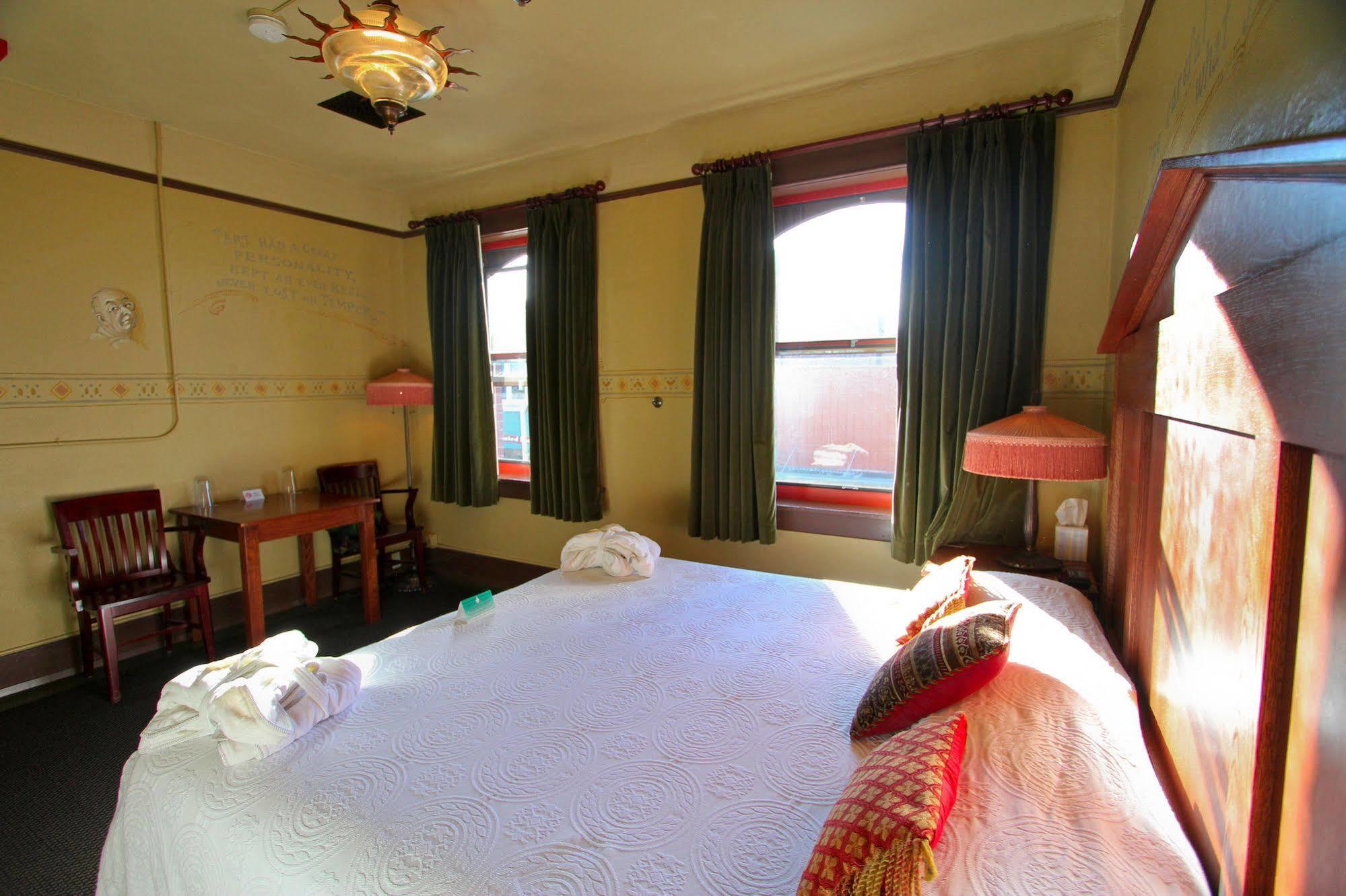 Mcmenamins Olympic Club Lodge *